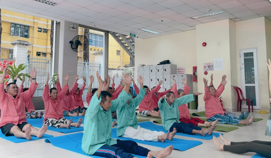 Mang 'Radio nhà nghỉ và Yoga chữa lành' cho bệnh nhân ung thư