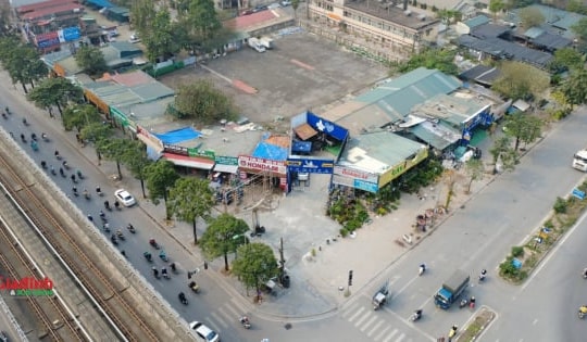 Loạt nhà xưởng, cơ sở kinh doanh chễm chệ trên khu 'đất vàng' Hồ Tùng Mậu