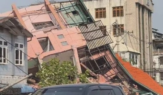 Hình ảnh sập cầu, nhà cửa đổ nát vì động đất ở thành phố lớn thứ 2 Myanmar