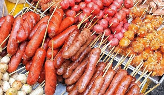 Món ăn đường phố: Ăn thịt nướng, xiên que, thực phẩm 'bẩn' nguy hiểm thế nào?