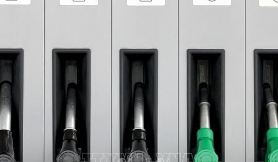 Giá dầu thế giới đi lên do lo ngại về thuế quan Mỹ