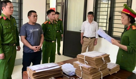 Bắt đối tượng đánh gãy tay người chơi khi tham gia trò bịt mắt bắt vịt