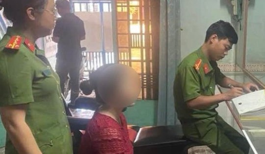 Bắt quả tang chủ tiệm hớt tóc kích dục cho khách