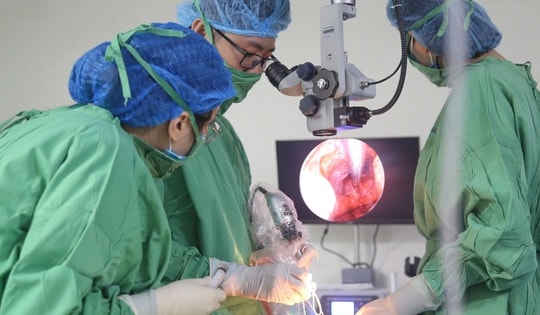 'Trả lại cửa sổ tâm hồn' cho bệnh nhân bị vỡ hốc mắt nghiêm trọng sau chấn thương