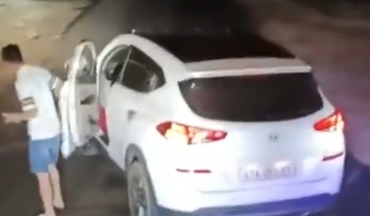 Xác minh thông tin thanh niên "chơi ngông", đậu xe con chặn đường