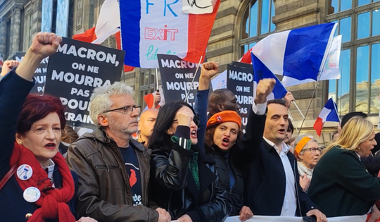 Hàng ngàn người tuần hành ở Paris phản đối viện trợ cho Ukraine