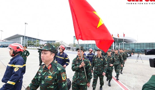 Hình ảnh 80 quân nhân Việt Nam lên đường sang Myanmar khắc phục hậu quả động đất