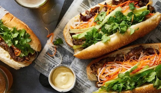 37 người nghi ngộ độc sau khi ăn bánh mì, 2 trẻ phải nhập viện