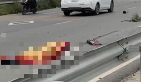 Va chạm với ô tô, hai người tử vong