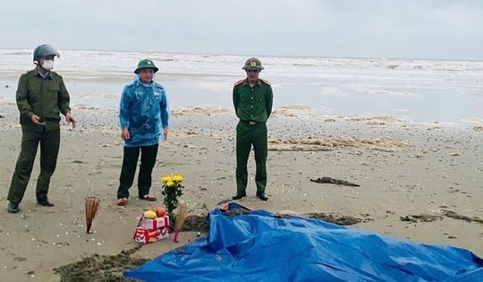 Phát hiện thêm thi thể ngư dân mất tích ở Nghệ An ở bờ biển Hà Tĩnh