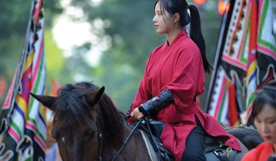 Ninh Bình lần đầu tiên tổ chức diễu hành kỵ binh trong Lễ hội Nón lá - Viet Nam Festival 2025