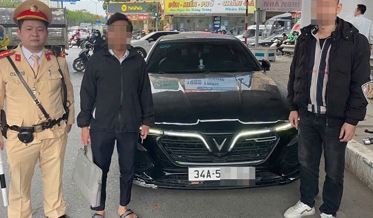 Chặn bắt ô tô là tang vật vụ án khi đang lưu thông trên đường