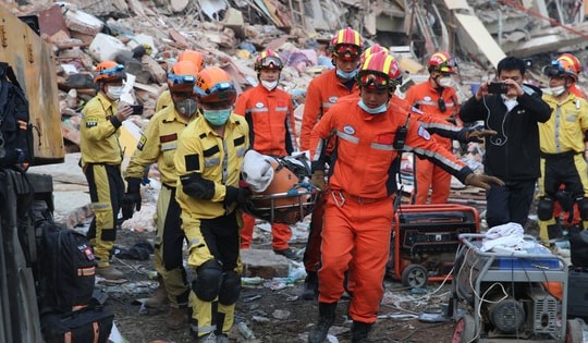 Động đất ở Myanmar: Hy vọng cứu thêm nạn nhân còn sống dần tan biến