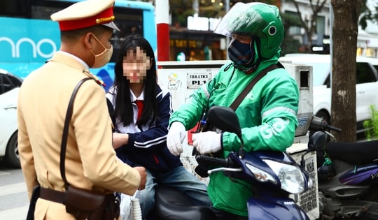 Hà Nội kiểm tra đột xuất, xử lý học sinh vi phạm giao thông tại 5 quận trung tâm