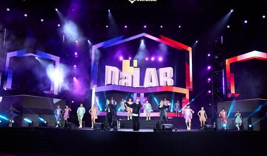 Hà Nam: "Combo" mưa rét không ngăn được hàng ngàn khán giả xem show "Thanh âm Thời đại"