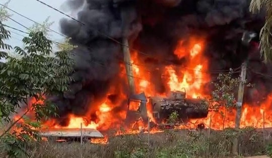 Xe bồn bốc cháy ngùn ngụt trên cao tốc Nội Bài - Lào Cai khiến 1 người tử vong