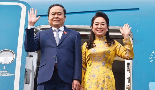 Chủ tịch Quốc hội và phu nhân lên đường tham dự IPU-150, thăm chính thức Uzbekistan và Armenia