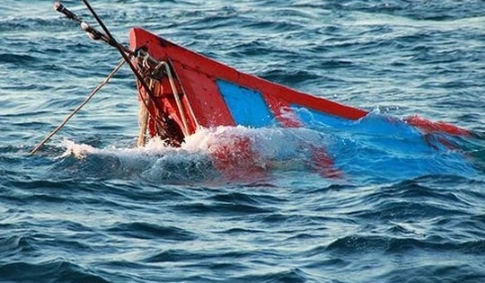 Chìm tàu cá ở Bình Thuận, 2 ngư dân mất tích