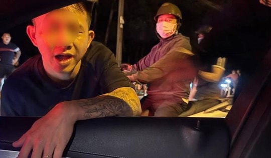 Triệu tập nhóm thanh niên chặn xe, đánh cháu bé 2 tuổi chảy máu mũi