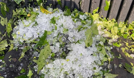 Thời tiết có bất thường khi tháng 4 vẫn còn không khí lạnh, mưa dông giữa mùa khô?