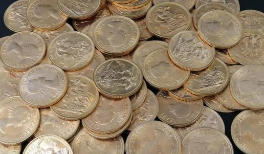 Phát hiện 40 kg xu vàng và thỏi bạc nguyên chất trị giá 1,1 tỷ đồng dưới ghế sofa