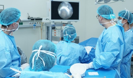 Lần đầu tiên tại Việt Nam, bệnh nhân u phì đại tiền liệt tuyến được phẫu thuật bằng liệu pháp không đau