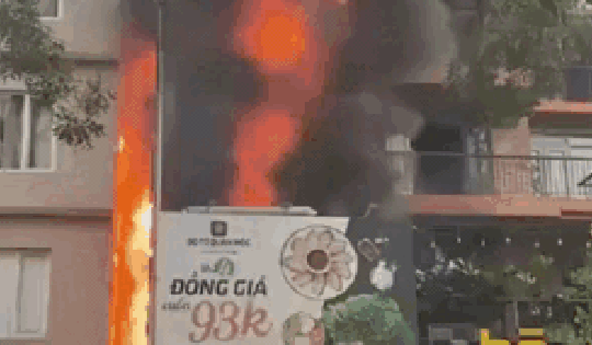 Hà Nội: Nhà hàng bò tơ ở Mỹ Đình bốc cháy ngùn ngụt