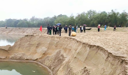Vụ dân dựng lều phản đối khai thác cát trên sông Lam: Cắt 2 ha diện tích mỏ được cấp phép