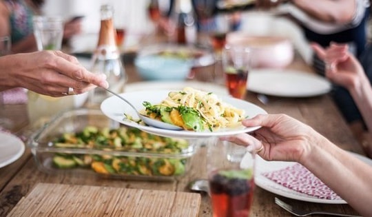 Ăn sau 7 giờ tối có thực sự gây tăng cân?