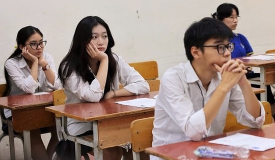 Loạt trường đại học đồng loạt 'nhích' học phí cho năm học 2025-2026