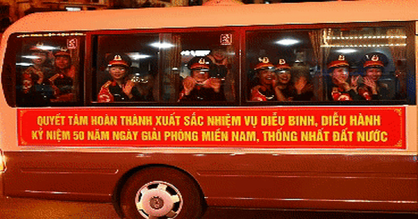 Hàng trăm chiến sĩ vào TPHCM chuẩn bị cho lễ kỷ niệm 50 năm Ngày Giải phóng miền Nam thống nhất đất nước