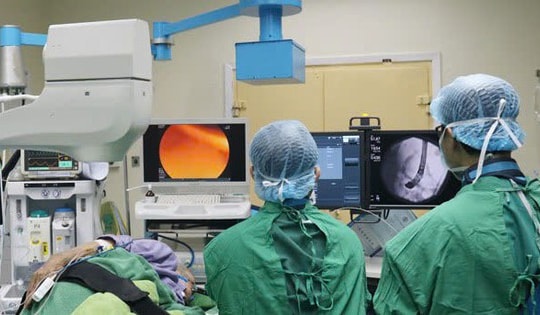 Bệnh viện Việt Nam - Thụy Điển Uông Bí nội soi cho bệnh nhân sỏi đường mật