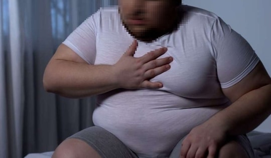 Chàng trai ngừng thở khi ngủ vì quá béo 175 kg