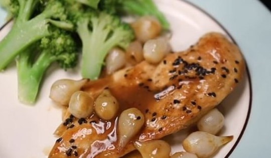 Đây mới là công thức làm ức gà áp chảo ngon bá cháy cho người ăn kiêng