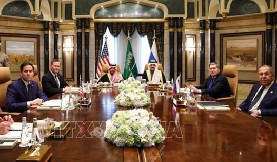 Tổng thống Ukraine tiết lộ Mỹ và Nga tiếp tục đàm phán kín về lệnh ngừng bắn toàn diện