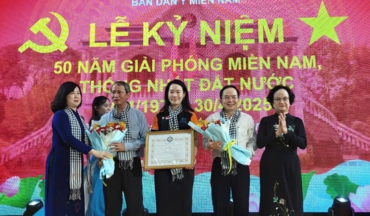 Xúc động lễ khánh thành 8 bức tượng thầy thuốc tiêu biểu tại di tích căn cứ Trung ương Cục miền Nam