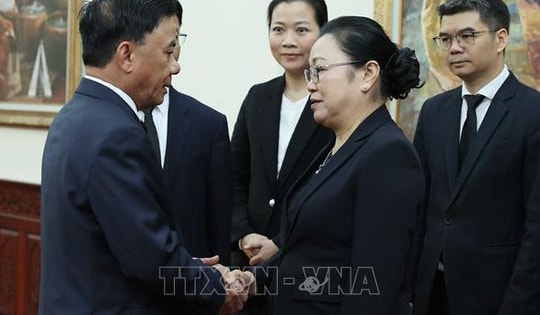 Lãnh đạo Đảng, Nhà nước và các bộ, ngành, đoàn thể đến viếng đồng chí Khamtay Siphandone