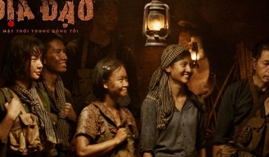 Cảnh 'nóng' trong "Địa Đạo" gây thắc mắc, nghe đạo diễn Bùi Thạc Chuyên lý giải xong ai cũng thêm phần xúc động