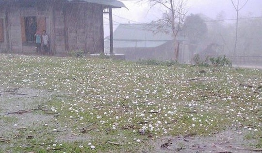 Cảnh báo gió lốc, mưa đá ở miền Bắc