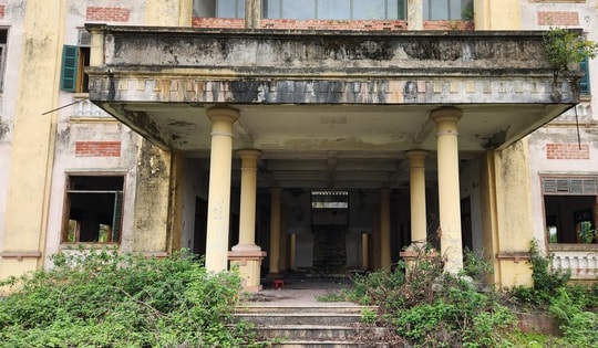 Trụ sở bỏ hoang gần một thập kỷ trên 'đất vàng' Quảng Trị sẽ được phá dỡ