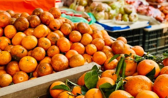 Quýt sim xả đầy chợ, người tiêu dùng thi nhau đặt số lượng lớn về ăn dần