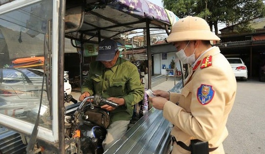 Xe ba bánh vẫn hoạt động chui tại xã, đi vào đường nhỏ, giờ trưa để tránh kiểm tra