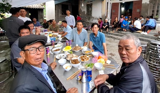 Người dân ùn ùn về quê dịp Tết Thanh minh và nghỉ Giỗ Tổ Hùng Vương