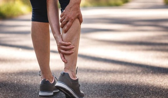 Đi bộ mà có 5 dấu hiệu này chứng tỏ cholesterol đang 'chạm đỉnh nóc', muốn tuổi thọ cao hay trẻ lâu cũng khó