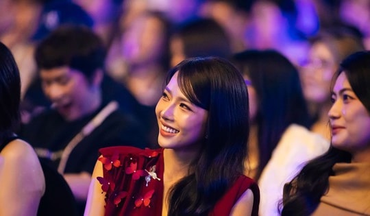 Phan Mạnh Quỳnh nịnh vợ trước hàng nghìn khán giả