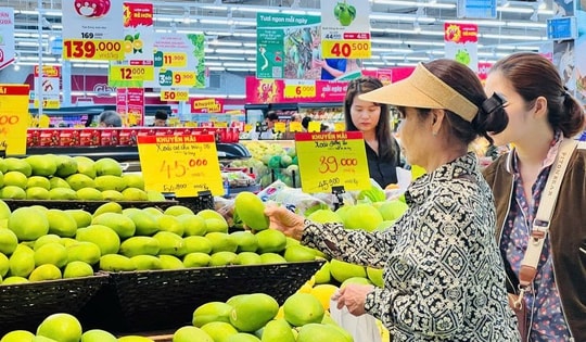 Hàng thiết yếu khuyến mại sâu đến 50% ngày Giỗ Tổ Hùng Vương, trái cây VietGAP chưa đến 20.000 đồng/kg