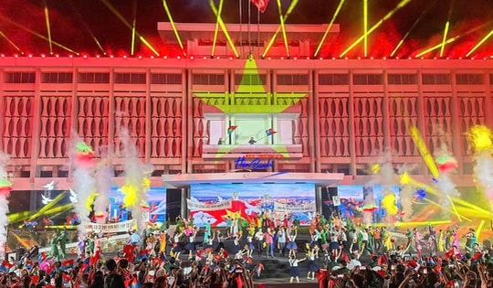 Ấn tượng ‘Bản trường ca hòa bình’ kỷ niệm 50 năm Ngày Giải phóng miền Nam, thống nhất đất nước