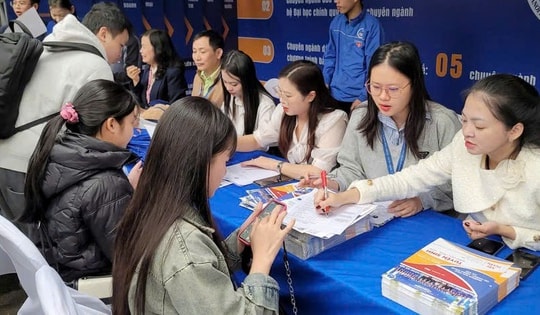 IELTS 'mở đường' vào đại học: Thêm nhiều trường công bố cách quy đổi điểm