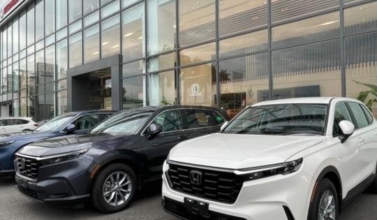 Giá lăn bánh Honda CR-V mới nhất giảm siêu rẻ nhờ ưu đãi lớn, Mazda CX-5 và Hyundai Tucson không theo kịp doanh số