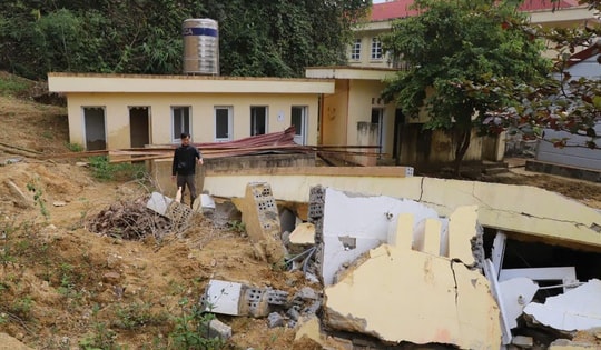 Sống bất an dưới chân núi Pha Kham